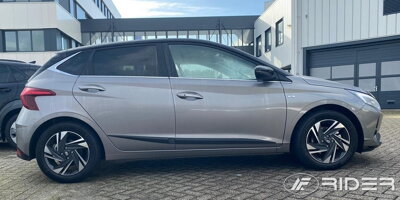 Hyundai i20 5-dverí od 2020 - ochranné lišty dverí