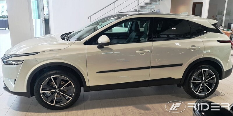 Nissan Qashqai od 2021 - ochranné lišty dverí Nissan Qashqai od 2021 - ochranné lišty dverí