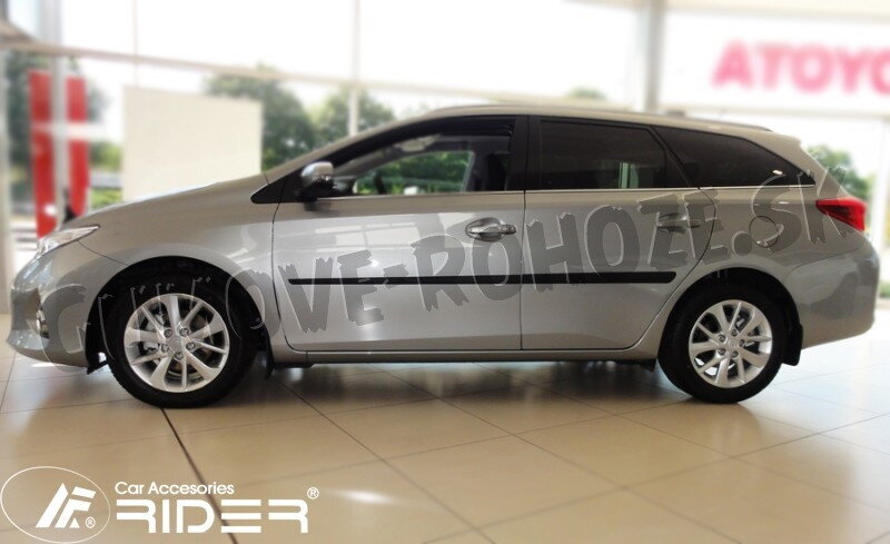 Toyota Auris Combi od 2012 - ochranné lišty dverí Toyota Auris Combi od 2012 - ochranné lišty dverí