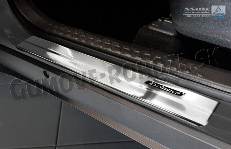 Toyota RAV4 Facelift 2016-2018 - prahové lišty Exclusive Toyota RAV4 Facelift 2016-2018 - prahové lišty Exclusive