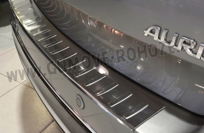 Toyota Auris Combi 2012-2015 - lišta nárazníka Toyota Auris Combi 2012-2015 - lišta nárazníka